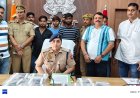 असलहा तस्कर गिरोह का भंडाफोड़, तीन गिरफ्तार, 12 अवैध हथियार और चोरी की दो बाइक बरामद,