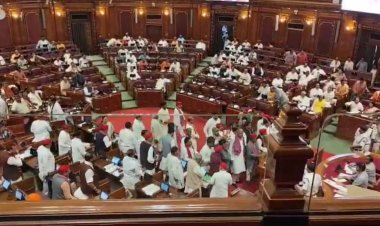 मानसून सत्र : सपा के हंगामे के बीच यूपी विधानसभा 12:20 बजे तक स्थगित