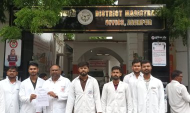 जौनपुर में एमबीबीएस इंटर्न ने स्टाइपेंड बढ़ाने की मांग उठाई, जिलाधिकारी को सौंपा ज्ञापन