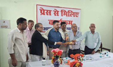 प्रेस से मिलिए कार्यक्रम : जिलाधिकारी ने गिनाए विकास कार्य, बाेले - पंचकोसी परिक्रमा मार्ग समय से होगा तैयार