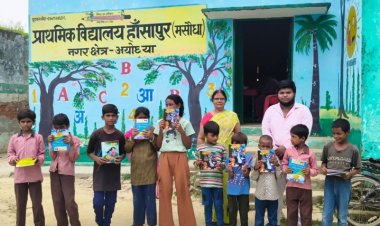 कबाड़ बीनने वाले 25 बच्चों के हाथों में पहुंचीं किताबें, अब सरकारी स्कूल में करेंगे पढ़ाई