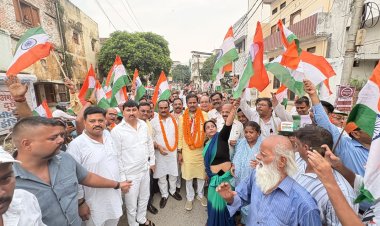 प्रयागराज में भव्य तिरंगा यात्रा, गणेश केसरवानी बोले- ‘तिरंगा भारत की एकता, अखंडता और स्वाभिमान का प्रतीक’