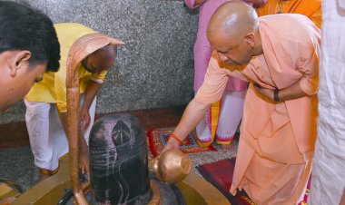 रुद्राभिषेक कर सीएम योगी ने की लोक मंगल की कामना