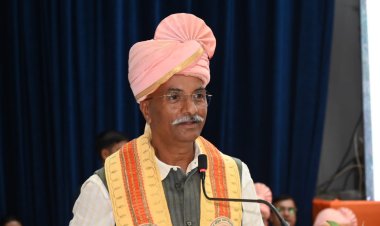 डिग्री के साथ चरित्र और संवेदना को जीवन का आधार बनाएं युवा : संजय श्रीनेत