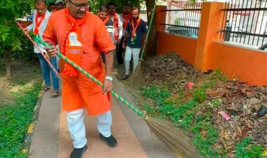 वाराणसी : विधायक ने पार्कों में लाइट और सुंदरीकरण के कार्यों को शीघ्र पूर्ण करने के दिये निर्देश
