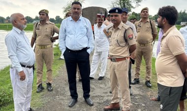 मीरजापुर : लालगंज में भारी बारिश से सात गांव जलमग्न, 45 लोगों को रेस्क्यू कर राहत शिविर पहुंचाया