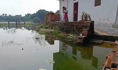 वाराणसी में गंगा का जलस्तर चेतावनी बिंदु के करीब, घाटों पर एनडीआरएफ और जल पुलिस की लगातार पेट्रोलिंग