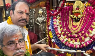 रेलवे बोर्ड अध्यक्ष ने परिवार संग मां विंध्यवासिनी के दरबार में टेका मत्था, स्टेशन का भी लिया जायजा