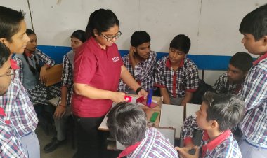 प्रकाशिकी को समझने के लिए छात्रों ने किए प्रयोग, रोजमर्रा की जिंदगी से जोड़े अनुप्रयोग