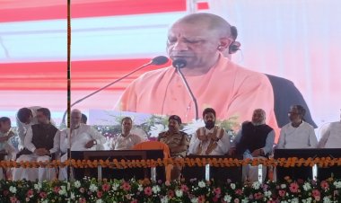 देश में आपातकाल लगाकर लोकतंत्र का गला घोंटने वाली कांग्रेस की पिछलग्गू है सपा : योगी आदित्यनाथ
