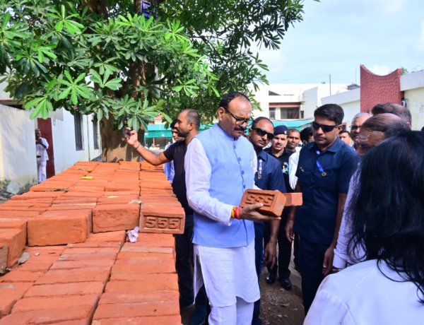 बेहतर स्वास्थ्य सेवाएं सर्वोच्च प्राथमिकता, एसआरएन में सभी निर्माण कार्य पूरे हों समयबद्ध : ब्रजेश पाठक