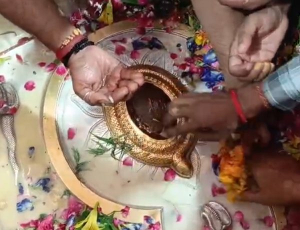 सावन के पहले सोमवार पर शिवालयों में उमड़ा आस्था का सैलाब