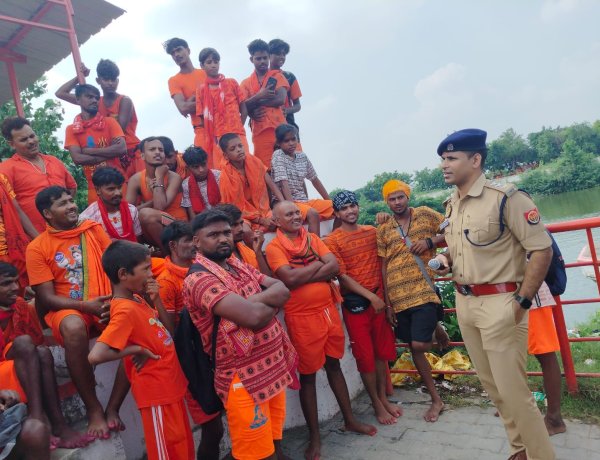 सावन के दूसरे सोमवार की पूर्व संध्या पर काशी विश्वनाथ धाम में उमड़ा आस्था का सैलाब