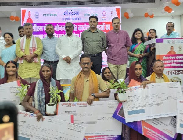 विद्यालयों में बच्चों को पौष्टिक भोजन उपलब्ध कराने में महत्वपूर्ण भूमिका निभा रहे हैं रसोइयां : गिरीश चन्द्र यादव