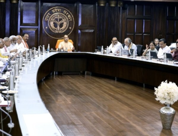 योगी कैबिनेट के बड़े फैसले: 250 नई इलेक्ट्रिक बसों को मंजूरी, 2.76 लाख छात्रों के लिए फिर खुलेगा छात्रवृत्ति पोर्टल