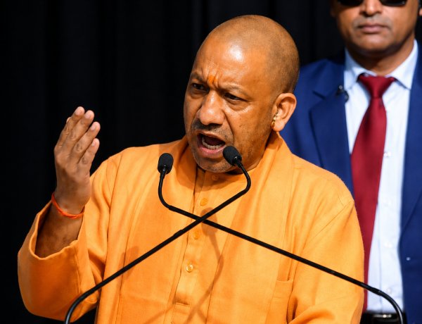 गोरखपुर में CM योगी का जनता दर्शन, 200 लोगों की सुनी समस्याएं; बोले- परेशान मत हों, हर समस्या का होगा समाधान