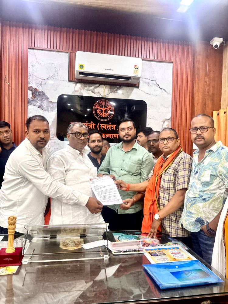 जौनपुर : रत्नप्पा भरमप्पा कुम्हार की प्रतिमा स्थापना की मांग, मंत्री गिरीश चंद्र यादव को प्रतिनिधिमंडल ने सौंपा ज्ञापन