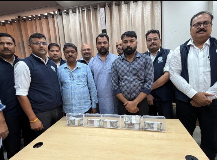 विजिलेंस ने एलडीए अवर अभियंता समेत तीन लोगों को रिश्वत लेते पकड़ा,7.50 लाख रुपये बरामद