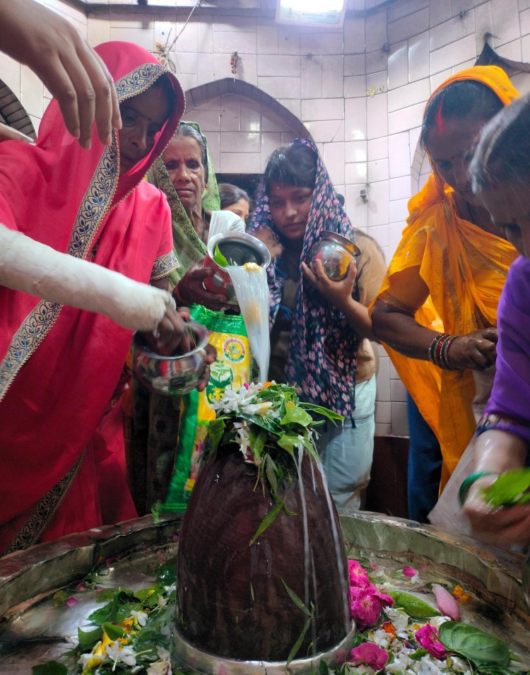 शिवभक्ति में डूबा बहराइच : पहले सोमवार काे दिन भर उमड़ता रहा आस्था का सैलाब