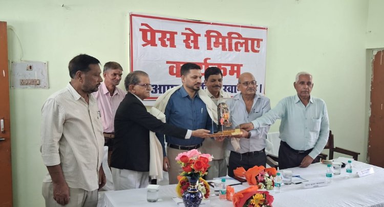 प्रेस से मिलिए कार्यक्रम : जिलाधिकारी ने गिनाए विकास कार्य, बाेले - पंचकोसी परिक्रमा मार्ग समय से होगा तैयार