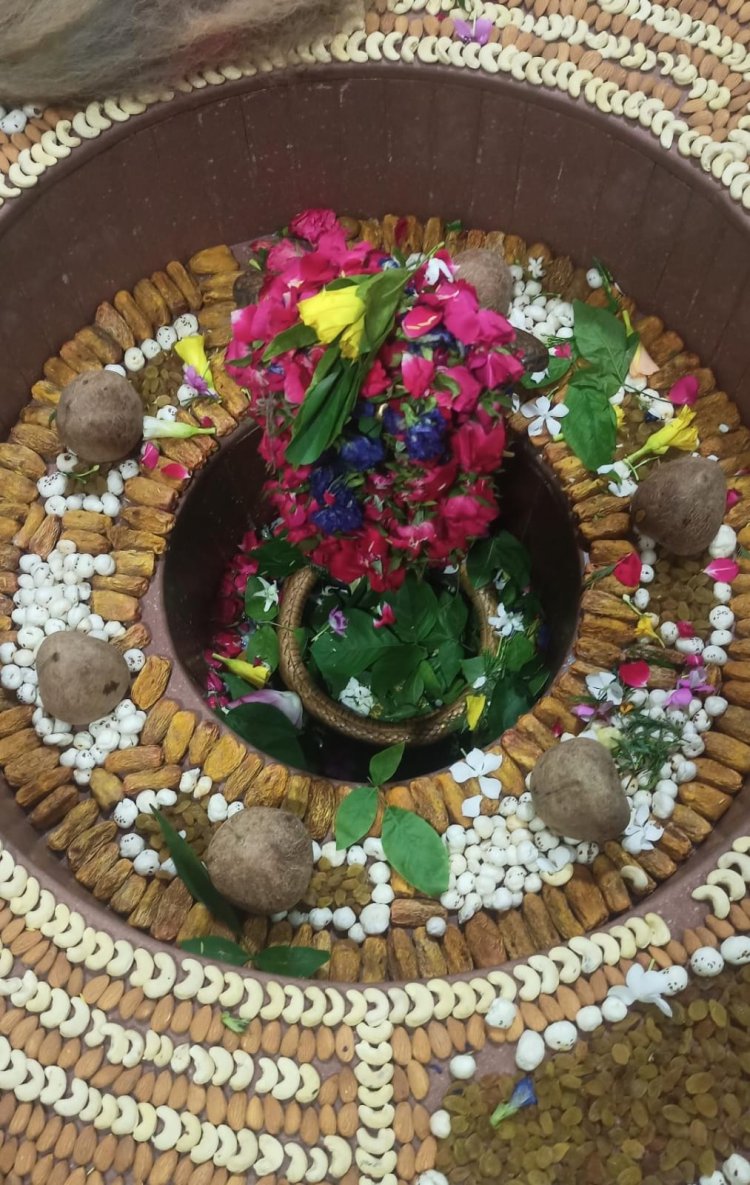 देवरिया :दुग्धेश्वर नाथ मंदिर में उमड़ा आस्था का सैलाब, हर-हर महादेव के जयकारों से गूंज उठी छोटी काशी