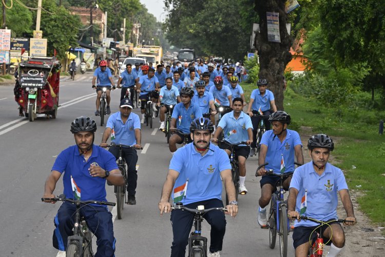 सेंट्रल एयर कमांड के जवानों ने तिरंगे के साथ साइकिल रैली निकालकर की स्वतंत्रता दिवस समारोह की शुरुआत