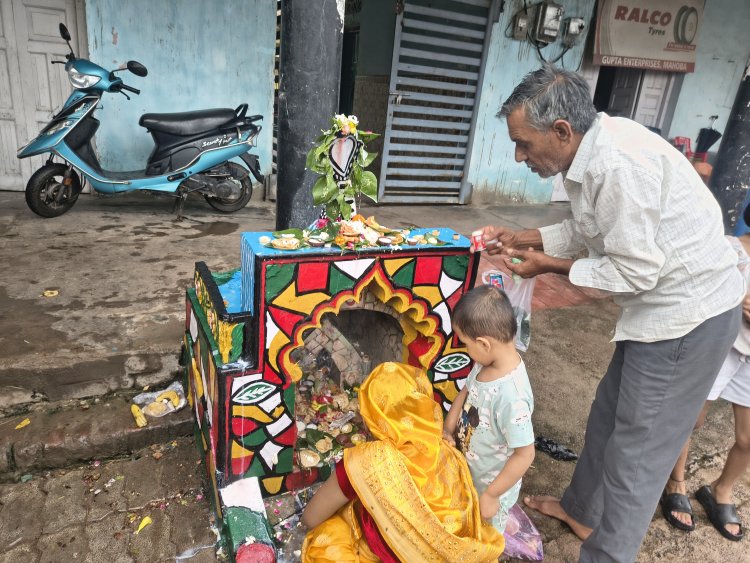 महोबा : नाग पंचमी पर मंदिरों में उमड़ा आस्था का सैलाब, सोमवार को बना अद्भुत संयोग