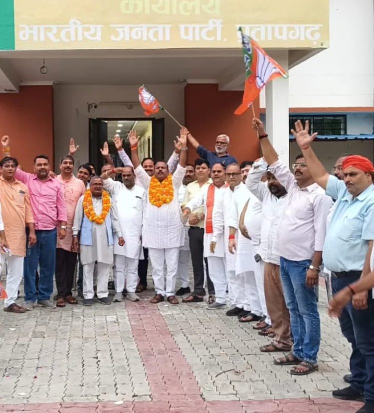 प्रतापगढ़ के अमरपाल मौर्य को भाजपा ओबीसी मोर्चा का राष्ट्रीय अध्यक्ष बनने पर कार्यकर्ताओं में जश्न, आतिशबाजी की
