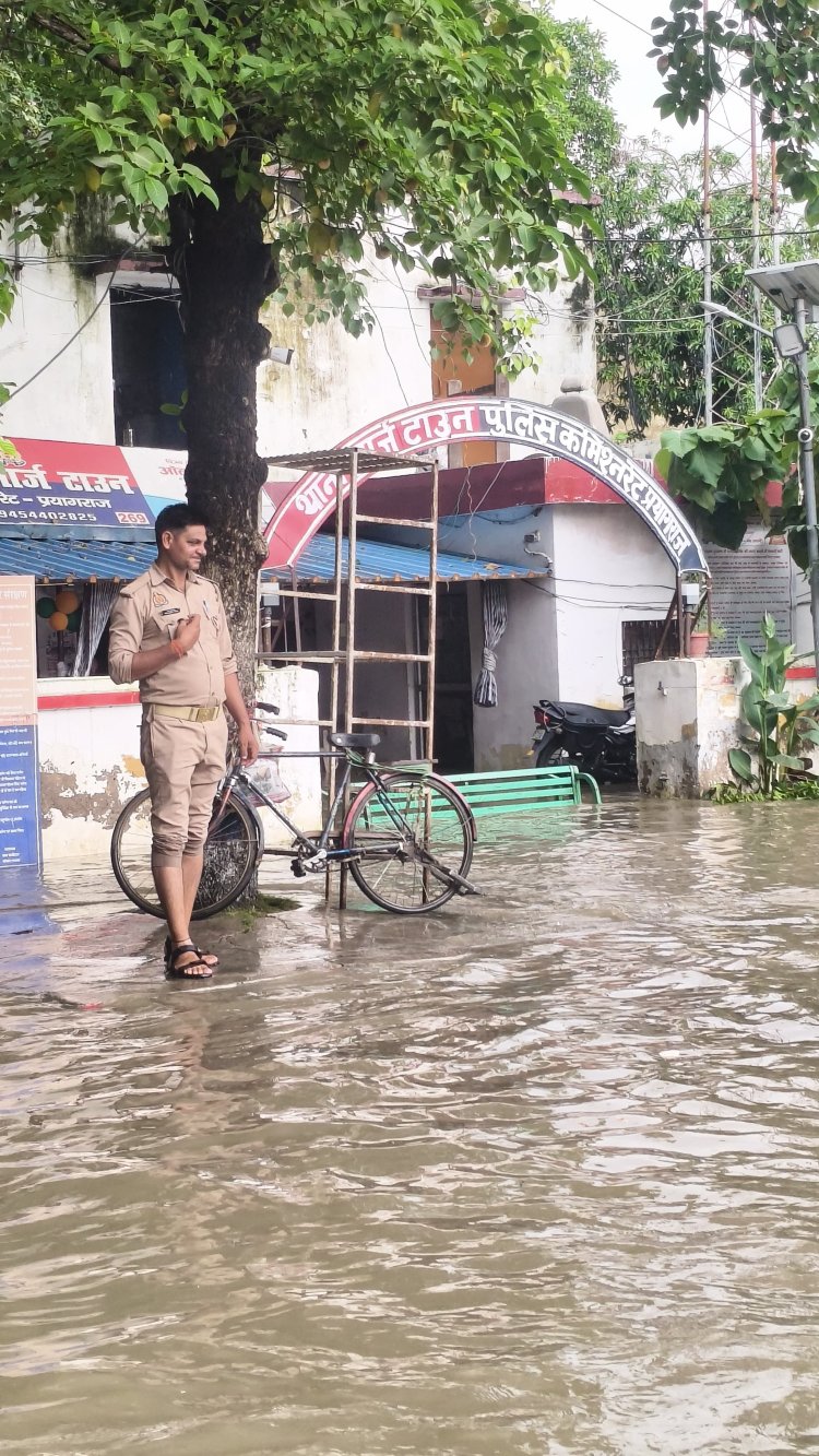 भारी बारिश से प्रयागराज के कई मोहल्लों में जलभराव,पम्प लगाकर निकालने में जुटा नगर निगम