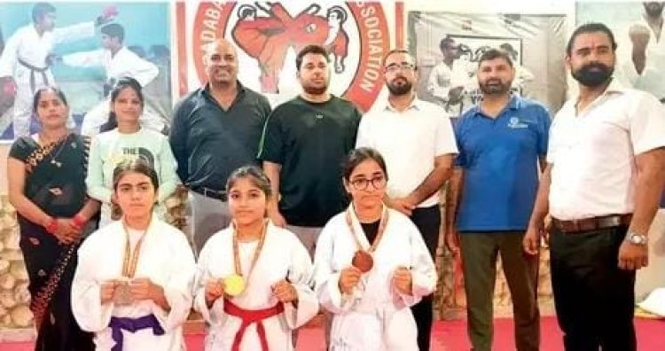 कराटे प्रतियोगिता में मुरादाबाद की बेटियों ने जीते चार पदक, ओलंपिक संघ के पदाधिकारियों ने किया सम्मानित