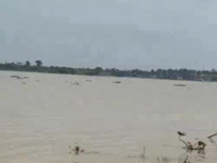 प्रयागराज में गंगा-यमुना का जलस्तर बढ़ा, सभी तटबंध सुरक्षित