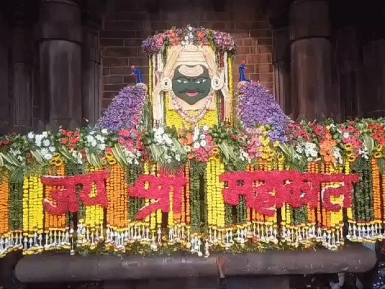 सावन के अंतिम सोमवार शिवालयों में उमड़ा आस्था का सैलाब, भोजेश्वर महादेव का 6 क्विंटल फूलों से महाकाल स्वरूप में श्रृंगार