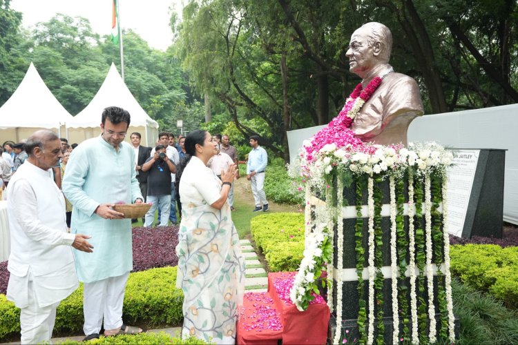 मुख्यमंत्री रेखा गुप्ता ने अरुण जेटली को श्रद्धासुमन अर्पित किए, बोलीं- राष्ट्रसेवा और सुशासन को समर्पित रहा उनका जीवन