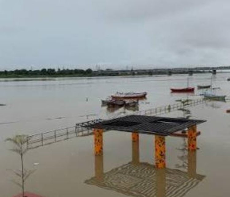गंगा-यमुना का जलस्तर लगातार घटा, सभी तटबंध सुरक्षित