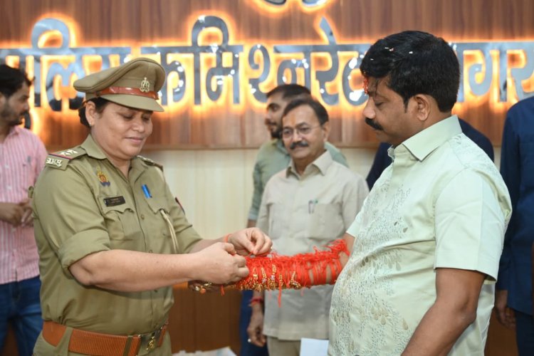 प्रयागराज में नन्दी के साथ बहनों ने मनाया रक्षाबंधन, 1,500 से ज्यादा महिलाओं ने बांधी राखी