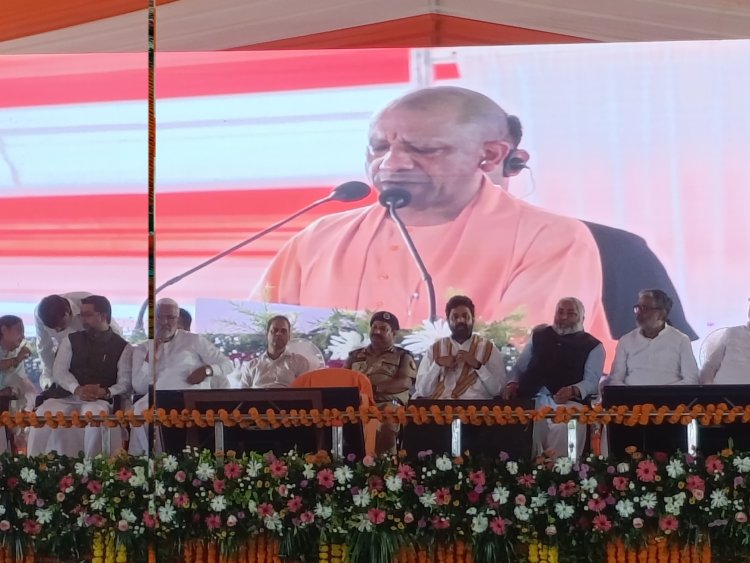देश में आपातकाल लगाकर लोकतंत्र का गला घोंटने वाली कांग्रेस की पिछलग्गू है सपा : योगी आदित्यनाथ