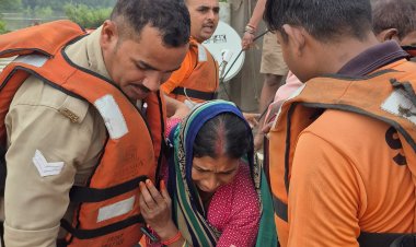 चित्रकूट में मंदाकिनी की बाढ़ में फंसे 150 लोगों को सुरक्षित निकाला, योगी सरकार का राहत तंत्र सतर्क