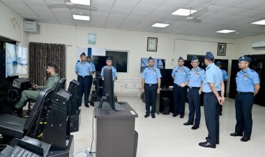प्रयागराज के बमरौली एयरफोर्स स्टेशन पहुंचे एयर मार्शल तरुण चौधरी, ऑपरेशनल तैयारियों का लिया जायजा; वायु योद्धाओं का बढ़ाया मनोबल