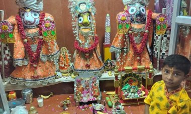 प्रयागराज में श्रीकृष्ण जन्मोत्सव की धूम, प्रयागेश्वर जगन्नाथ मंदिर में सजी भव्य झांकी; भजन-कीर्तन से गूंजा कटघर