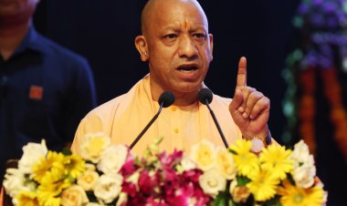 यूपी में बाढ़ के बीच योगी सरकार का राहत अभियान तेज, 17,544 लोगों को सुरक्षित पहुंचाया गया; 26 जिलों में 3.53 लाख आबादी प्रभावित