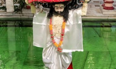 प्रयागराज में कृष्ण जन्माष्टमी की धूम, मंदिरों से पुलिस लाइन और नैनी जेल तक गूंजे ‘जय कन्हैया लाल की’ के जयकारे