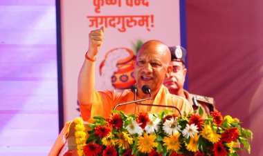 लखनऊ में जन्माष्टमी पर CM योगी का बड़ा बयान- ‘आक्रांता मंदिर तोड़ सकता है, हमारी आस्था नहीं’; बोले- अंधकार में जन्मे कृष्ण ने दिखाया प्रकाश का मार्ग