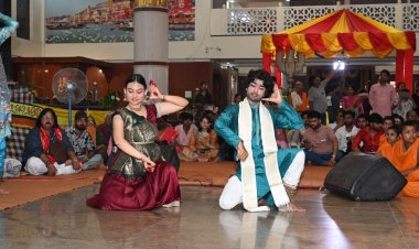 वाराणसी में श्रीकृष्ण जन्माष्टमी की धूम, दुर्गाकुंड मणि मंदिर में सजी लीलाधर की दर्जनभर झांकियां; 101 क्विंटल हलवे का भोग