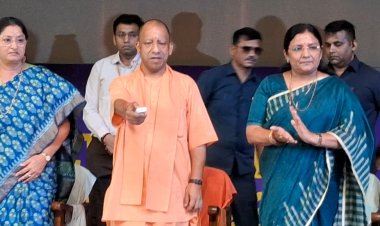 मुख्यमंत्री योगी आदित्यनाथ ने आंगनबाड़ी कार्यकत्रियों से किया संवाद,अति कुपोषित बच्चे के बारे में ली जानकारी
