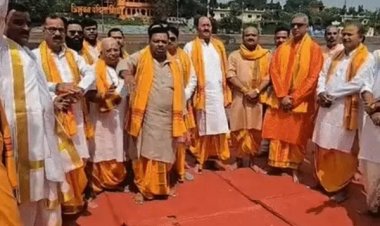 शिप्रा आरती विवाद गहराया, प्रयागराज-अयोध्या समेत देशभर के तीर्थ पुरोहित उज्जैन पहुंचे; आंदोलन की चेतावनी