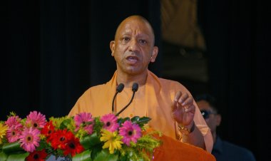 CM योगी का सख्त संदेश- ‘बेटी की सुरक्षा में सेंध लगाने वालों को जेल या जहन्नुम’, महिलाओं को आत्मनिर्भर बनाने पर जोर