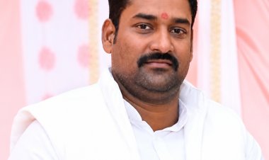 Prayagraj Crime: हंडिया में सपा नेता पवन यादव की दिनदहाड़े गोली मारकर हत्या, अखिलेश की पार्टी ने सरकार पर उठाए कानून-व्यवस्था के सवाल