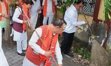 झाडू लेकर उतरे भाजपा नेता, बोले-स्वच्छता को अभियान नहीं, जनआंदोलन बनाना होगा
