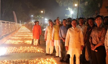 रीवा: 51 हजार आशीर्वाद के दीपों से जगमगाया पचमठा घाट