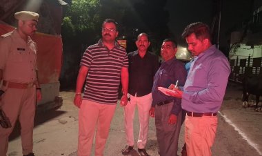 कानपुर : निगम आयुक्त ने देर रात देखी सड़कों के निर्माण की गुणवत्ता, बोले—24 घंटे में हटाएं मलबा